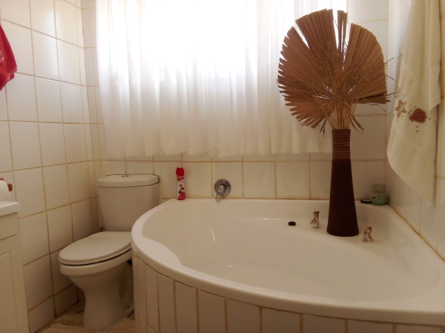 4 Bedroom Property for Sale in Petrusburg Free State